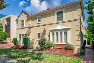 124 Canon Dr in Beverly Hills, CA - Building Photo