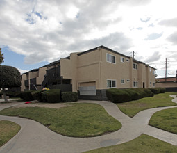 Westpark Place in Westminster, CA - Foto de edificio - Building Photo