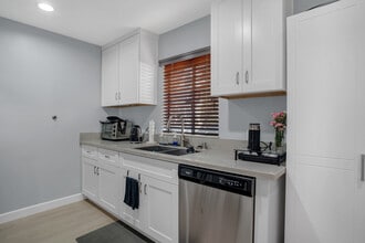 14319 Addison St in Sherman Oaks, CA - Building Photo - Building Photo