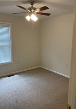 1020 Rosewood Dr in Dallas, NC - Foto de edificio - Building Photo