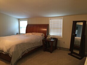 817 River St in Iowa City, IA - Building Photo - Building Photo