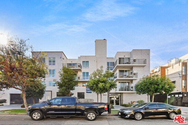 5229 Willowcrest Ave in Los Angeles, CA - Building Photo - Building Photo