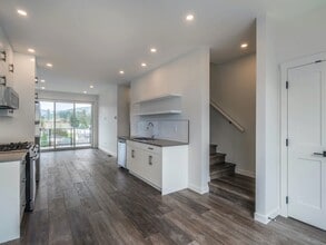 1167 Pullman Close in Victoria, BC - Building Photo - Building Photo