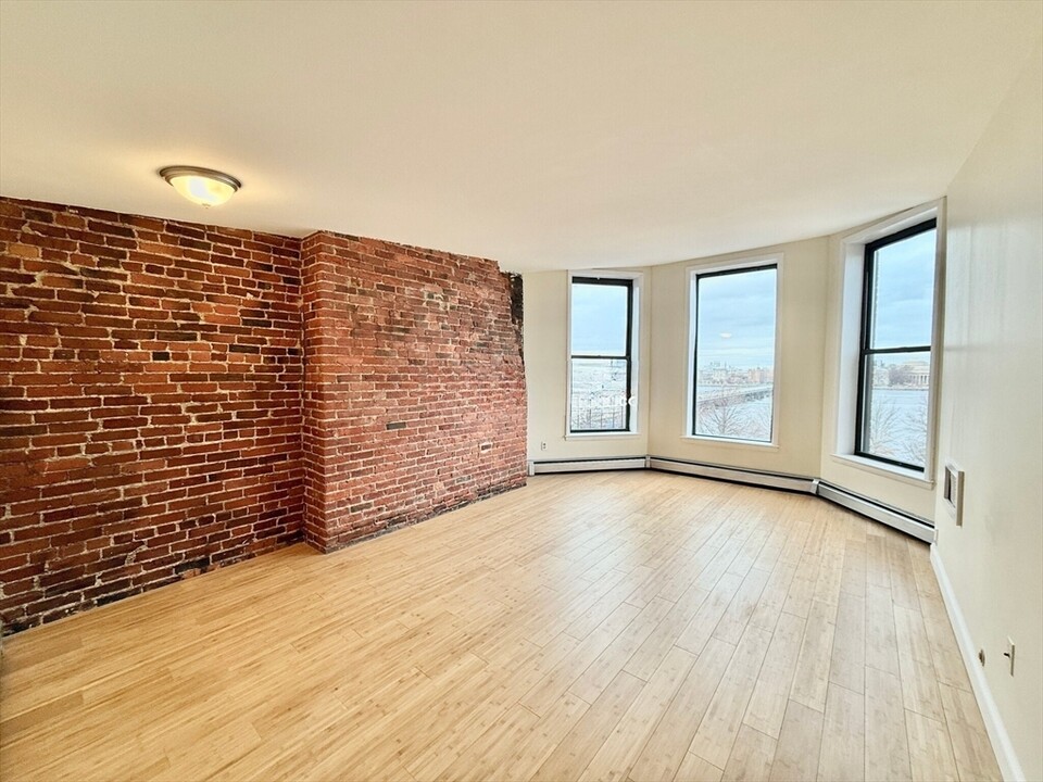 482 Beacon St, Unit 53 in Boston, MA - Building Photo