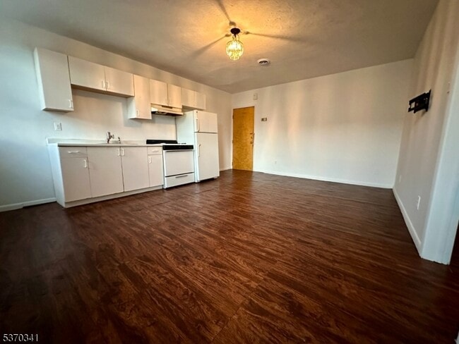 property at 530 Valley Brook Ave