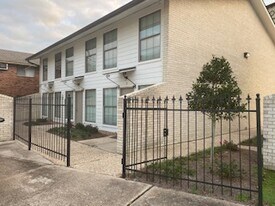 Burbank Lofts in Baton Rouge, LA - Building Photo