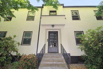 2310 SE 22nd Ave in Portland, OR - Building Photo - Building Photo
