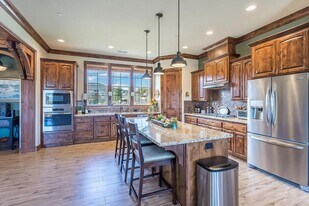 340 Stinson Loop in Redding, CA - Building Photo