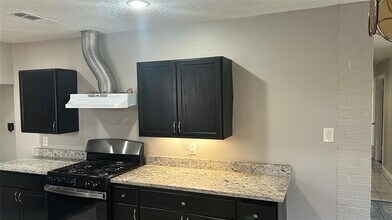 2118 Westwood Dr in Denton, TX - Building Photo - Building Photo