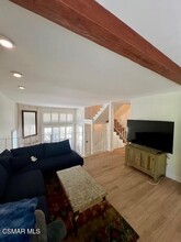 26015 Alizia Canyon Dr in Calabasas, CA - Foto de edificio - Building Photo