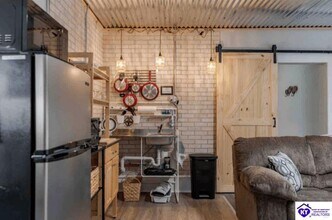 404 N Washington St in Munfordville, KY - Foto de edificio - Building Photo