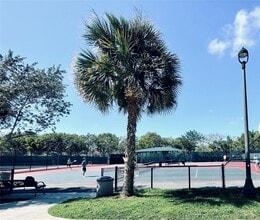 3800 Oaks Clubhouse Dr in Pompano Beach, FL - Building Photo - Building Photo