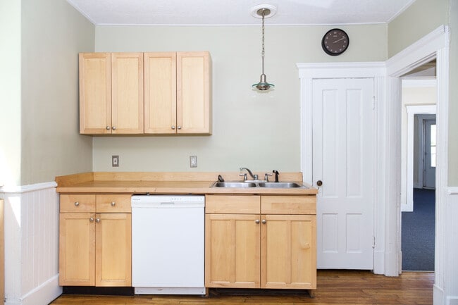 1-5 Pine Pl in Burlington, VT - Building Photo - Building Photo