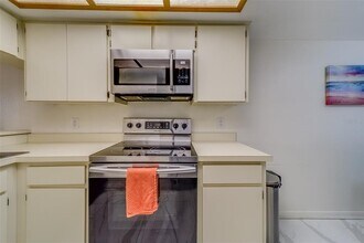 2725 Countryside Blvd in Clearwater, FL - Building Photo - Building Photo