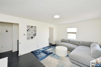 483 Mt Prospect Ave in Clifton, NJ - Foto de edificio - Building Photo