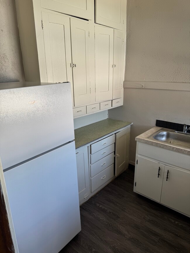 304 N Main St in Mitchell, SD - Building Photo - Building Photo