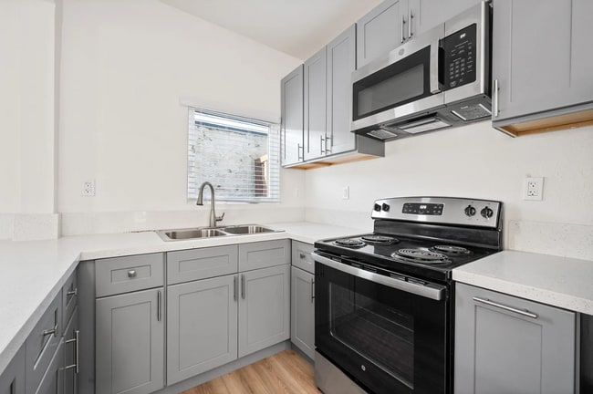 411 E Burnett St, Unit 411 in Long Beach, CA - Foto de edificio - Building Photo