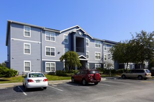 Wyngate Apartments in St. Petersburg, FL - Building Photo