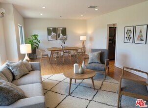 1037 S Longwood Ave in Los Angeles, CA - Building Photo - Building Photo