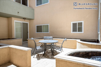 467 Arnaz Dr, Unit FL2-ID1119 in Los Angeles, CA - Foto de edificio - Building Photo