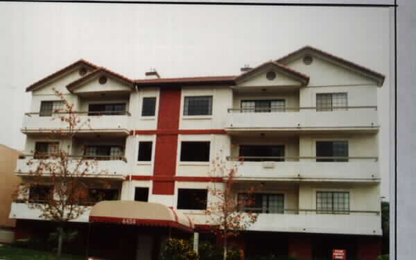 Residential Condominium in North Hollywood, CA - Building Photo - Building Photo