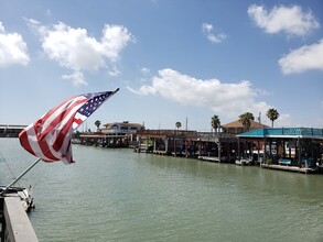 829 N Yturria St in Port Isabel, TX - Foto de edificio - Building Photo