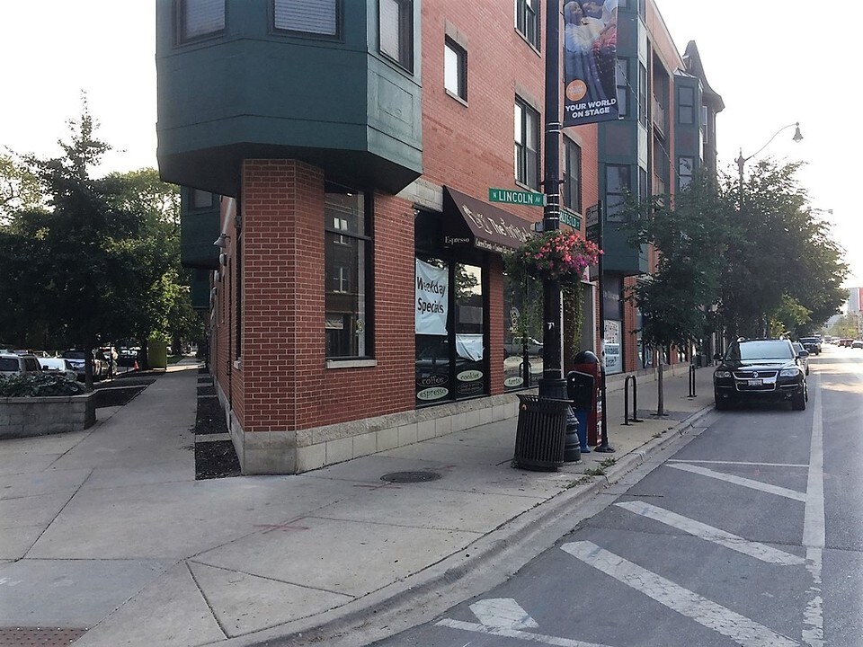2475 N Lincoln Ave in Chicago, IL - Foto de edificio