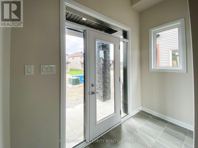 1043 Speedvale Ct in Ottawa, ON - Building Photo - Building Photo