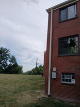 472 Hoodridge Dr in Castle Shannon, PA - Building Photo - Building Photo