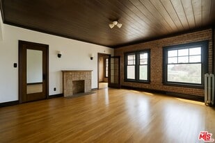2121 James M Wood Blvd in Los Angeles, CA - Building Photo