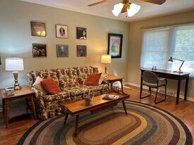 101 N East St in Mahomet, IL - Building Photo