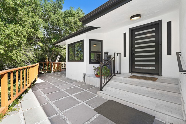 4611 Louise Ave in Encino, CA - Building Photo - Building Photo