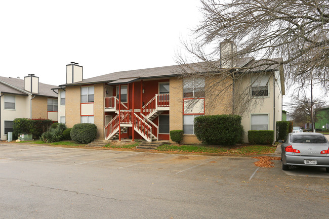 Langtry Apartments in San Marcos, TX - Foto de edificio - Building Photo