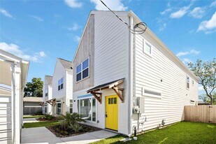 8016 Willow St in Houston, TX - Building Photo