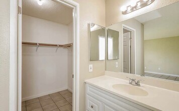 8146 Cottonmill Cir in Sacramento, CA - Building Photo - Building Photo