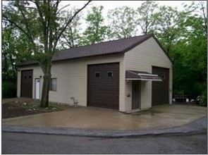 Wolf's Cove Apartments in Bedford, OH - Building Photo - Building Photo