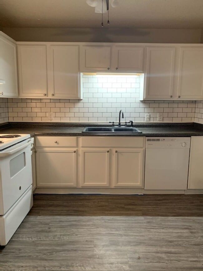 1040 Live Oak Dr in Hinesville, GA - Building Photo - Building Photo
