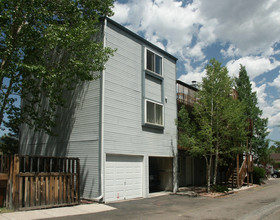 Building 6 in Colorado Springs, CO - Foto de edificio - Building Photo