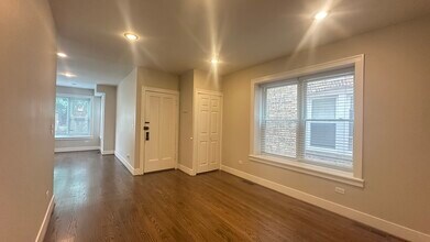 5632 N St Louis Ave in Chicago, IL - Building Photo - Building Photo