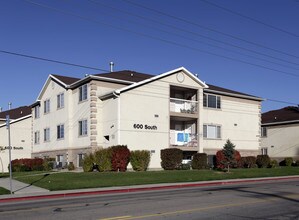 Courtside Apartments in Orem, UT - Building Photo - Building Photo