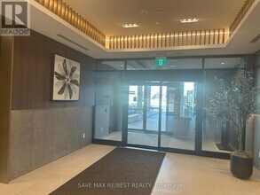 2501-2501 Saw Whet Blvd. in Oakville, ON - Building Photo - Building Photo