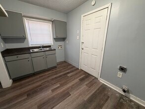 1300 Robin Hood Ln in Memphis, TN - Building Photo - Building Photo