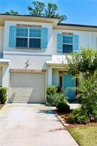 402 Mariners Cir in St. Simons Island, GA - Building Photo