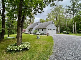 230 Middle Rd in Austerlitz, NY - Building Photo