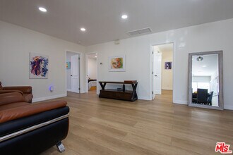 5123 Noble Ave in Los Angeles, CA - Building Photo - Building Photo