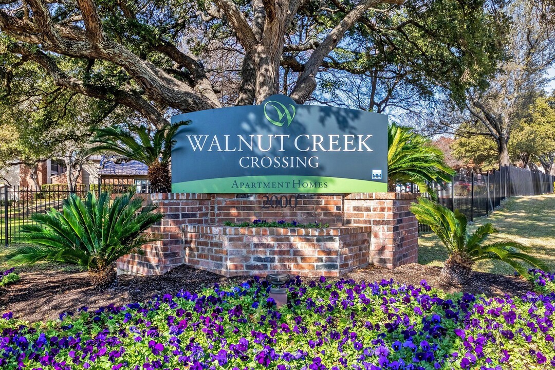 Walnut Creek Crossing in Austin, TX - Building Photo