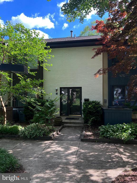 property at 2040 Golf Course Dr