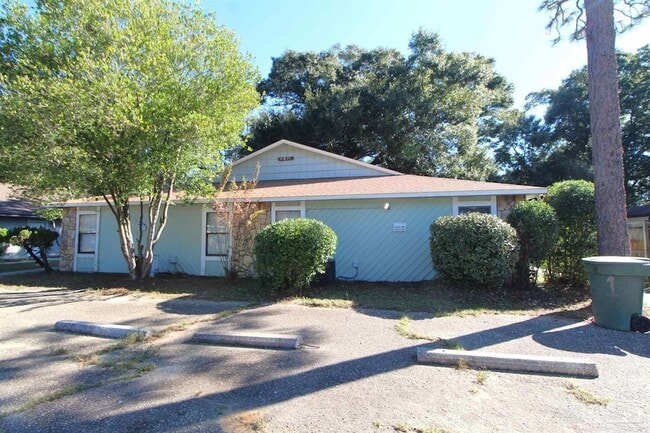 6810 Tiki Ln in Pensacola, FL - Building Photo - Building Photo