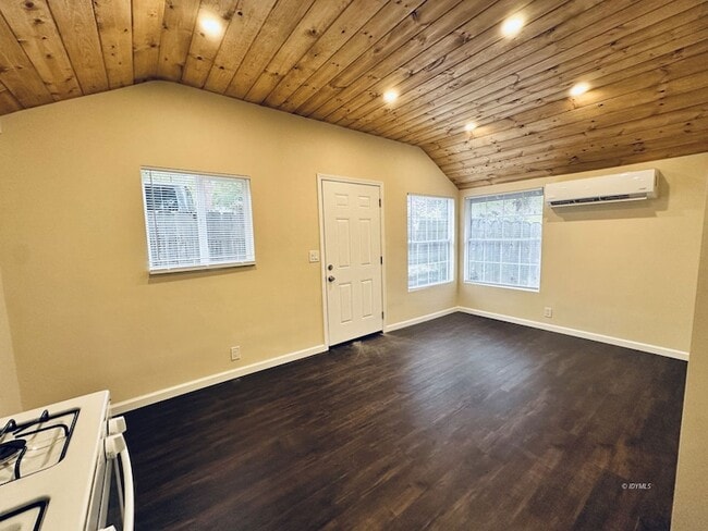 54605 N Circle Dr in Idyllwild, CA - Building Photo - Building Photo