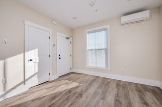 553 Islington St in Portsmouth, NH - Building Photo - Building Photo